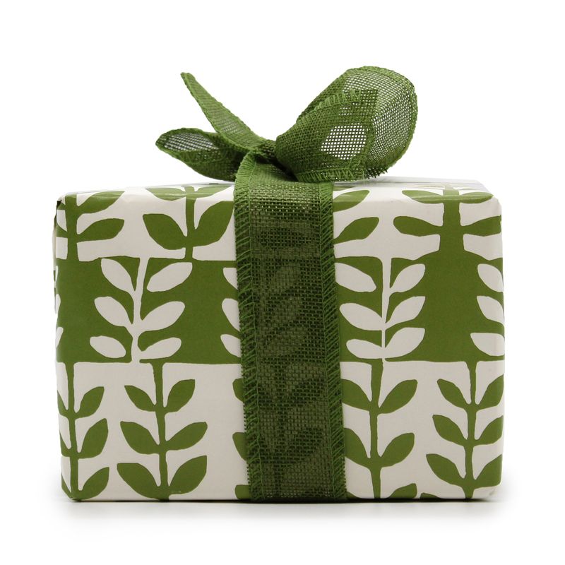 Gift Box - Rhubarb (Candle) + White Fig & Fell Berry (Fizz)